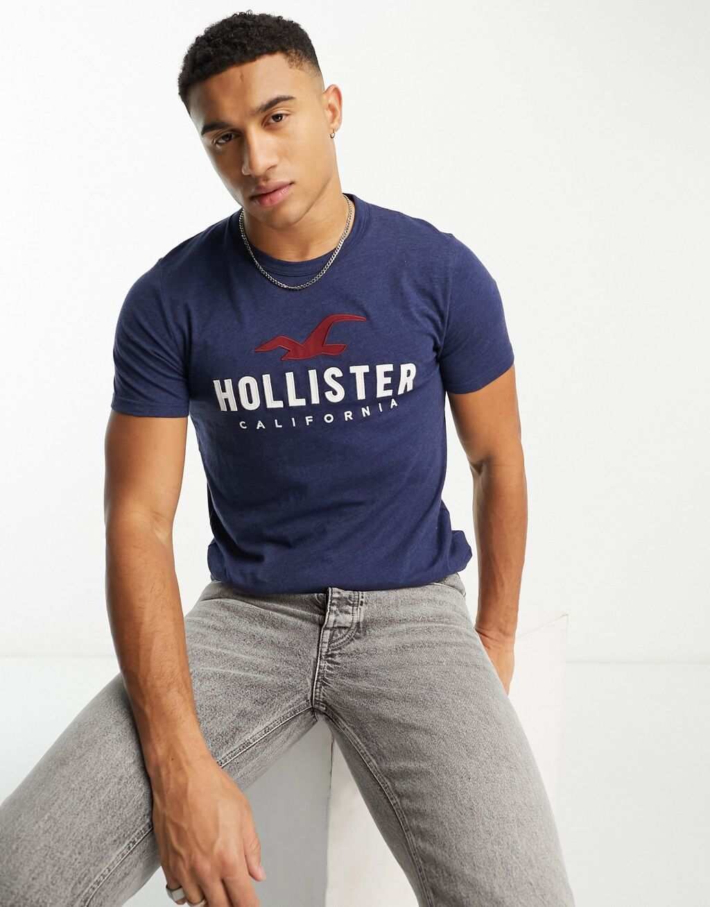 

Темно-синяя футболка с логотипом Hollister tech