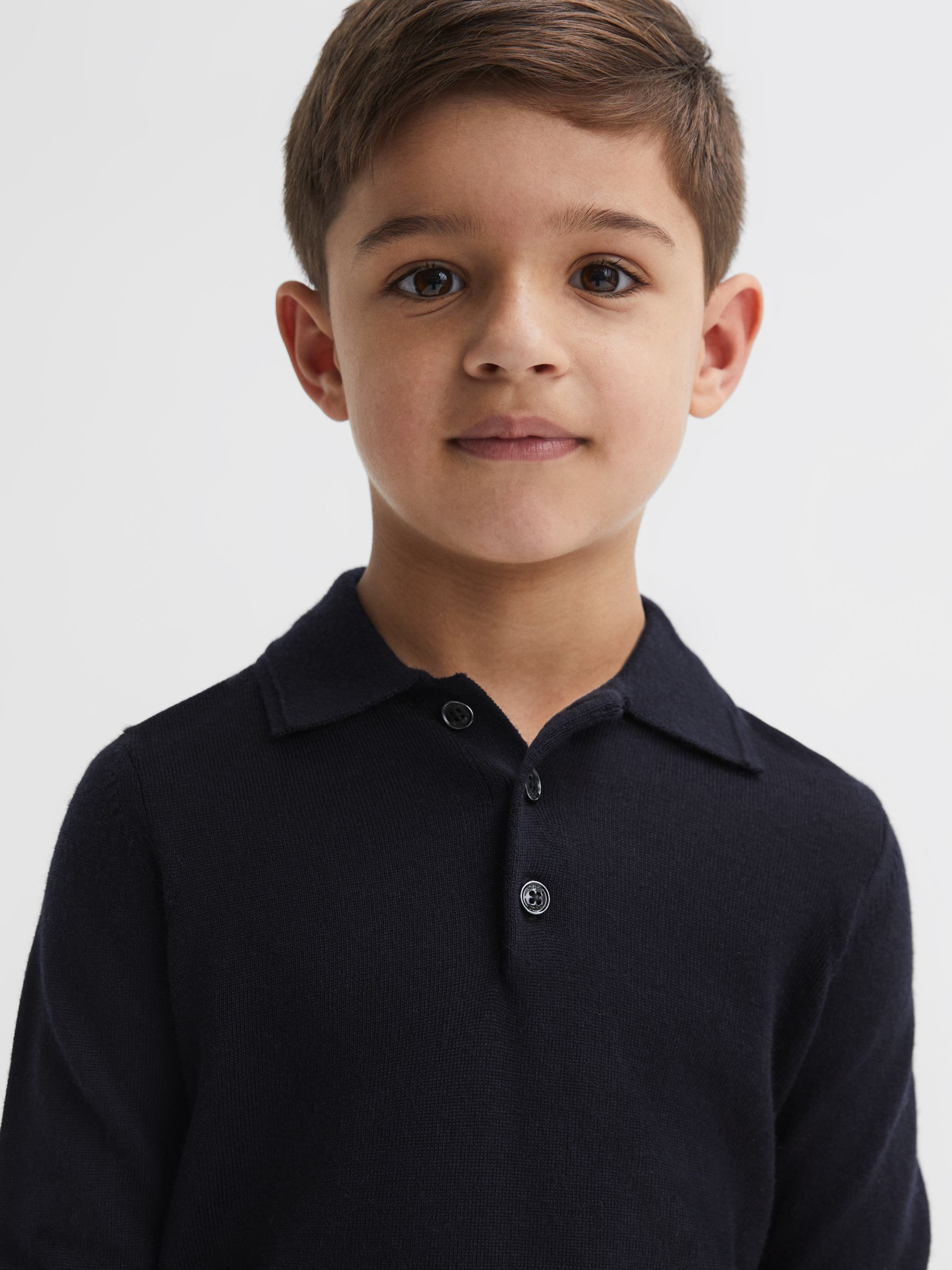 цена Детская рубашка-поло Trafford из мериносовой шерсти Reiss, темно-синий