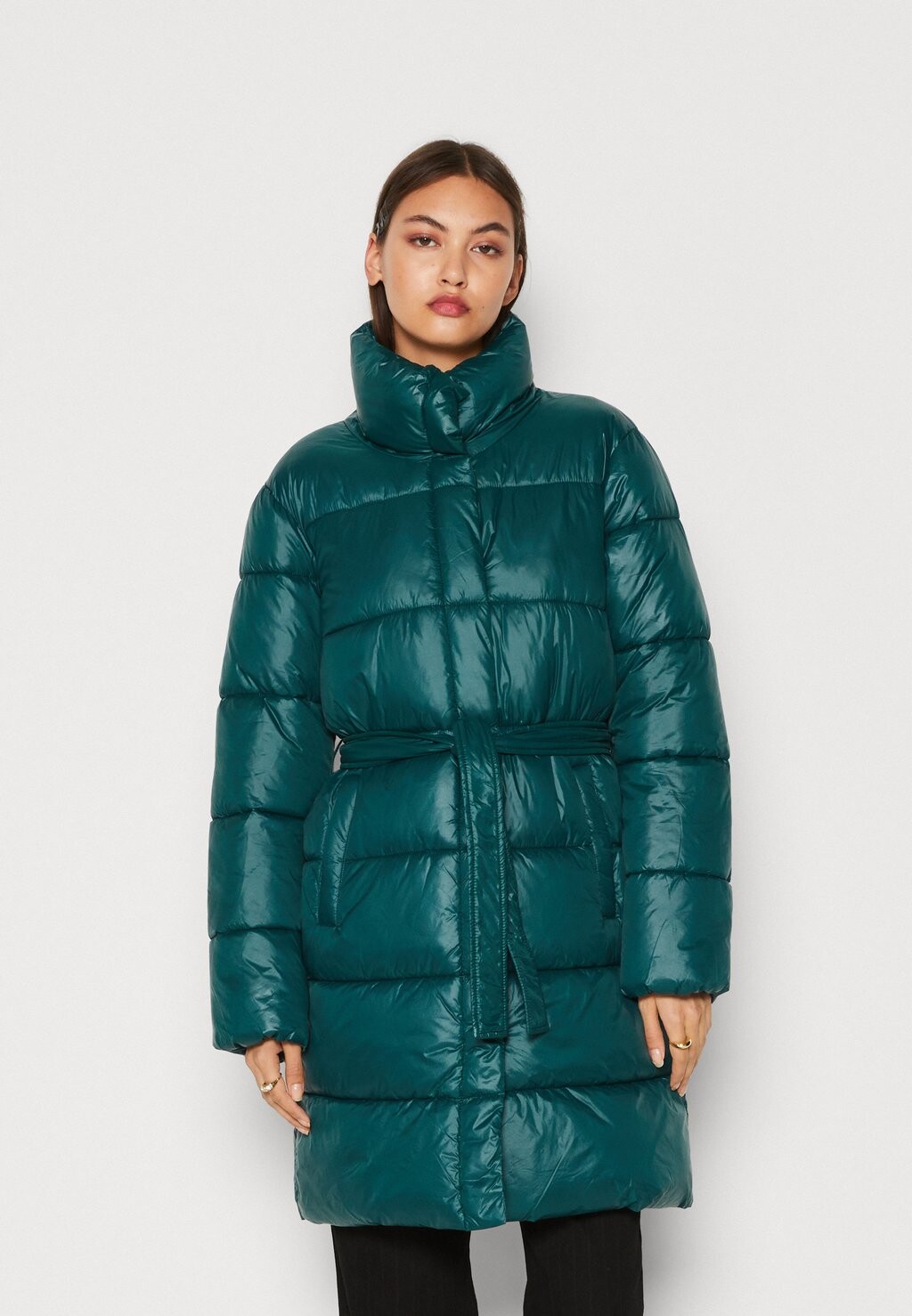 

Зимнее пальто ONLY ONLBAILEY BELTED HIGHNECK PUFFER, цвет dark sea