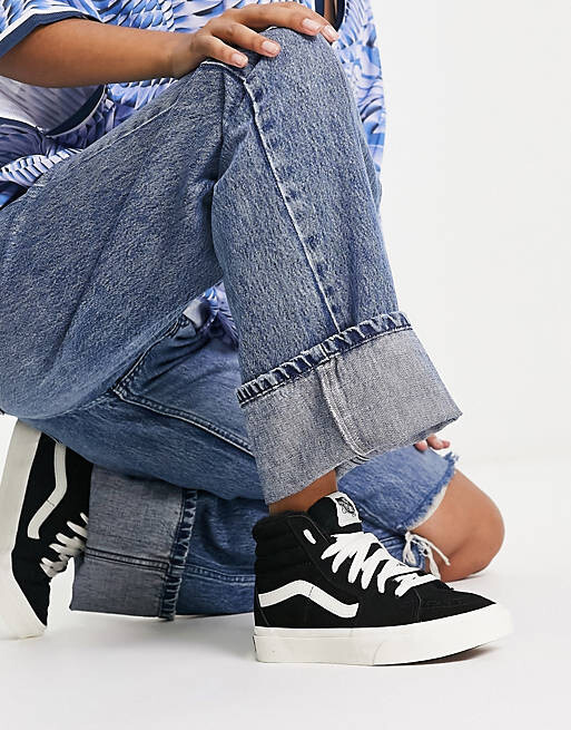 

Черные уютные кроссовки Vans SK8-Hi