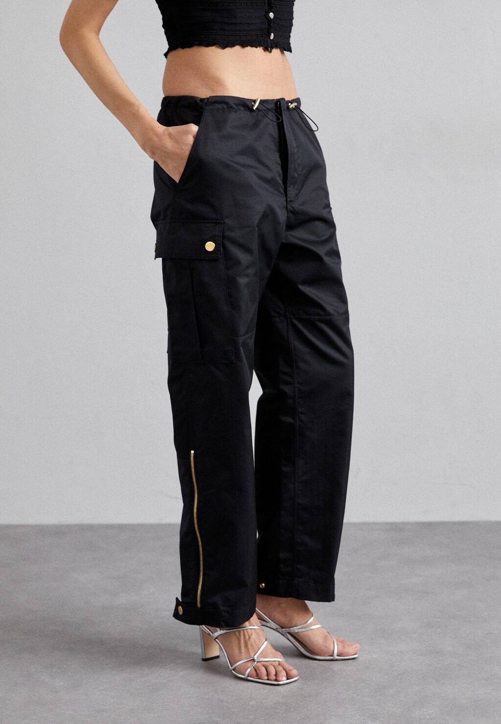 

Брюки карго PANTALON BASE EVELYNE sandro, цвет noir