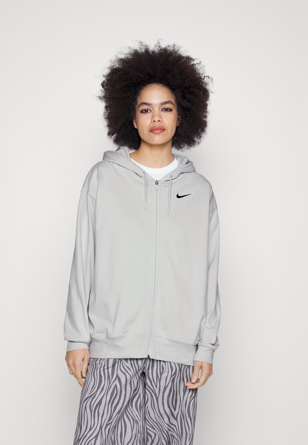 

Толстовка на молнии Nike