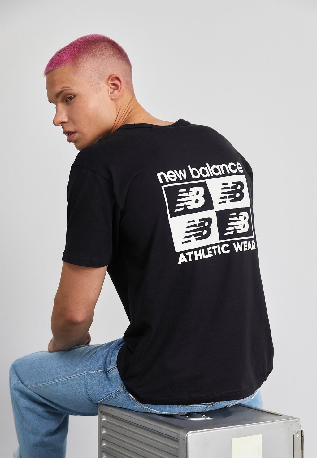

Футболка с принтом New Balance, черный