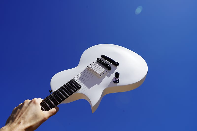 Электрогитара ESP LTD EC ARCTIC METAL Snow White Satin Left Handed 6-String Electric Guitar