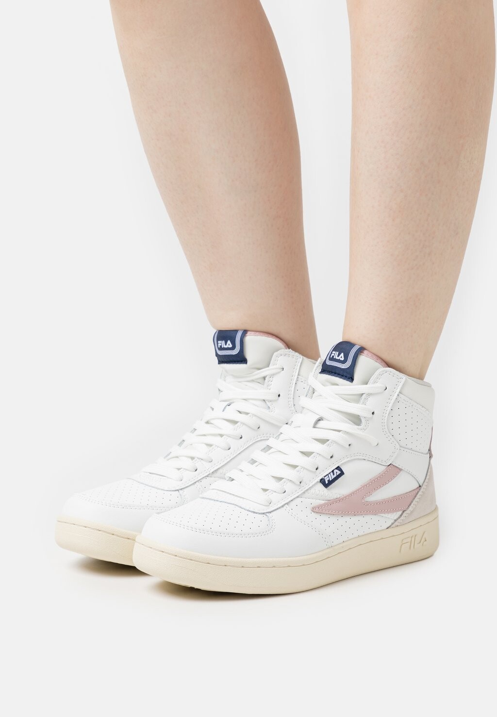 

Высокие кроссовки Fila