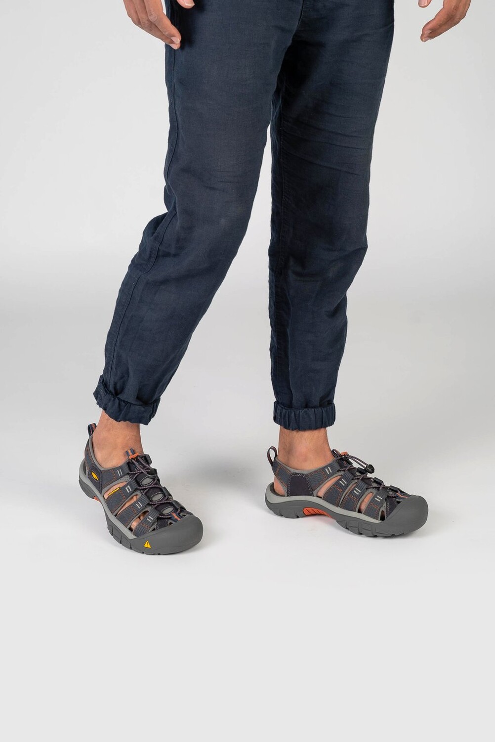 

Треккинговые сандалии NEWPORT H2 Keen, цвет india ink/rust