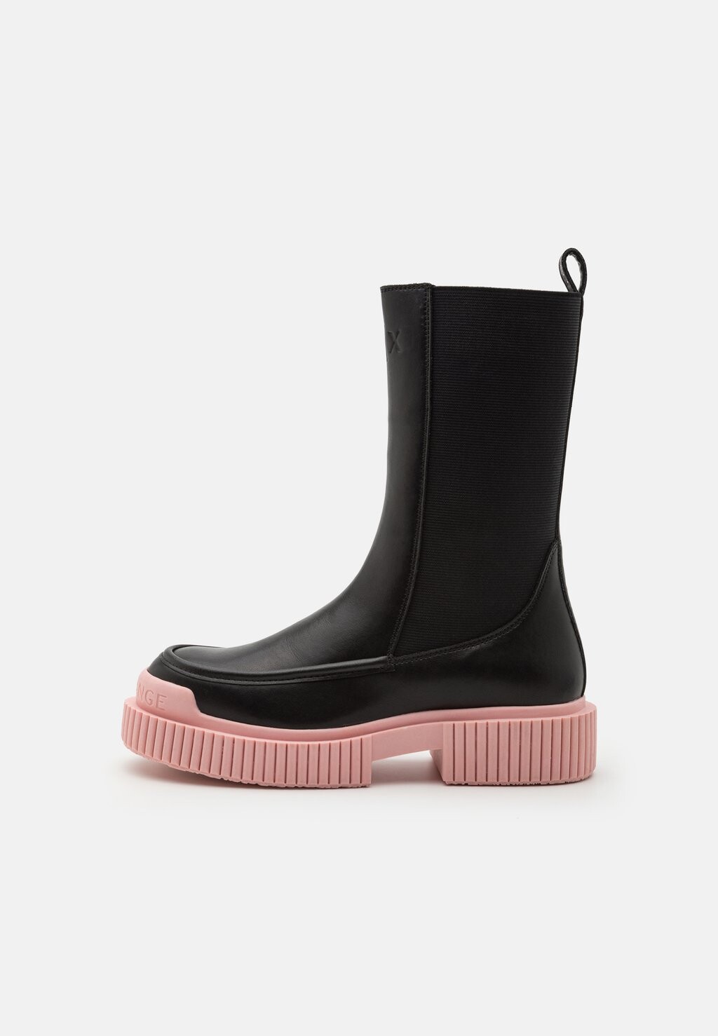 

Ботинки на платформе BOOT Armani Exchange, черный/розовый
