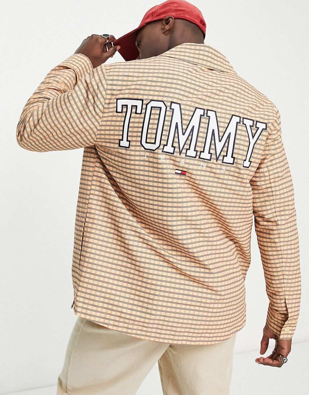 

Бежевая футболка в клетку с логотипом на спине Tommy Jeans ASOS эксклюзивного наследия Heritage, Бежевый