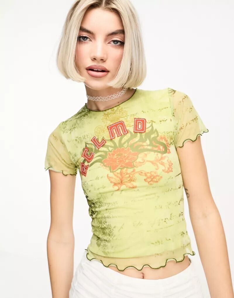 

Укороченная футболка с принтом Reclaimed Vintage и зеленая сетчатая накидка