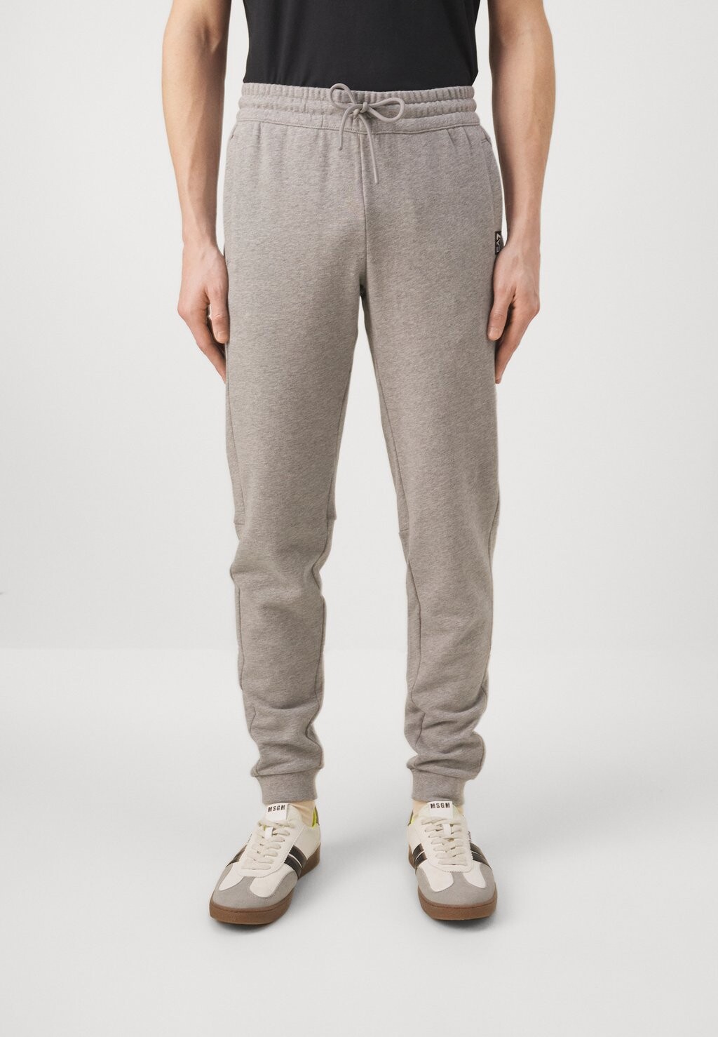 

Тренировочные брюки EA7 Emporio Armani, серый