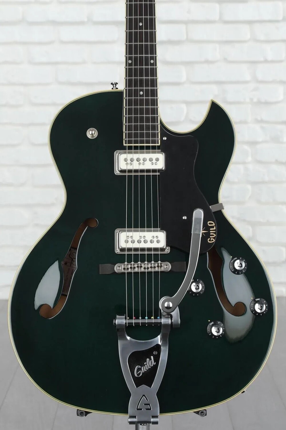 

Новая электрогитара Guild Starfire III Dynasonic Hollowbody — тёмный изумруд, эксклюзивно для Sweetwater