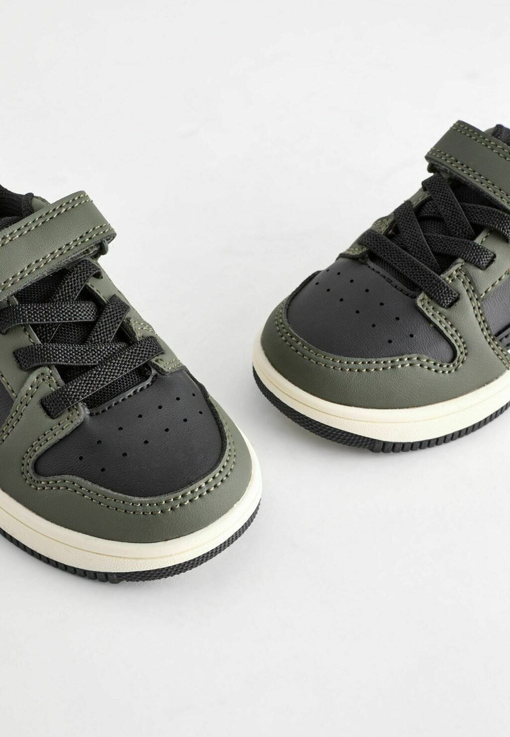 

Кроссовки REGULAR FIT Next, черный
