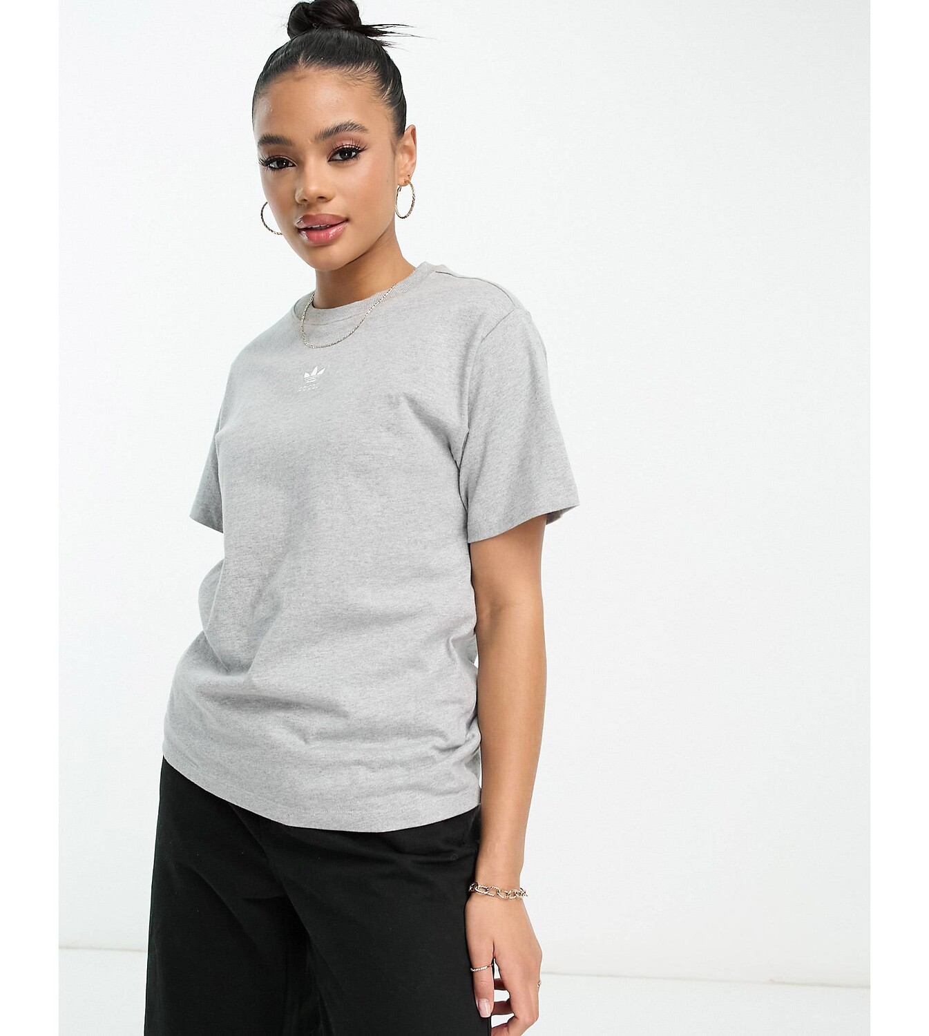 

Серая футболка adidas Originals с трилистником Essentials, Серый