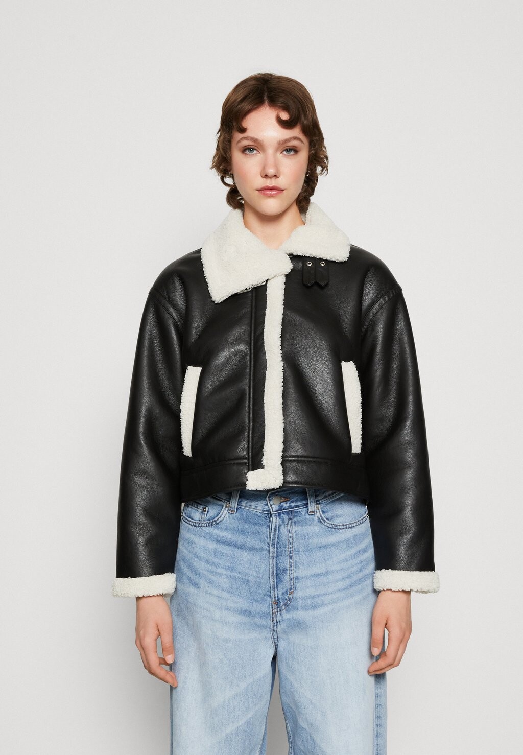 

Куртка из синтетической кожи Pieces PCJANELLE SHORT JACKET, цвет black/birch