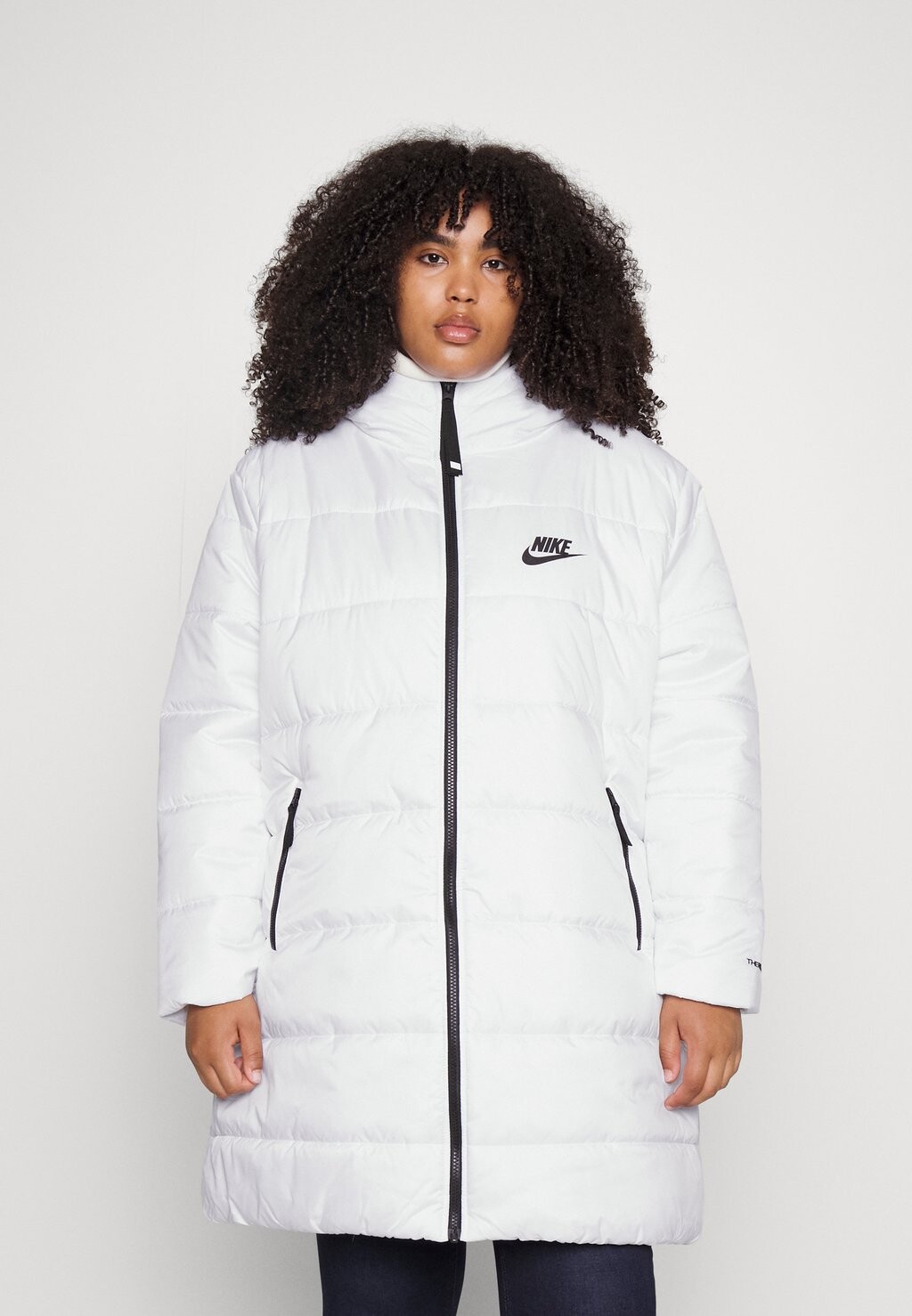 

Зимнее пальто Nike, белый