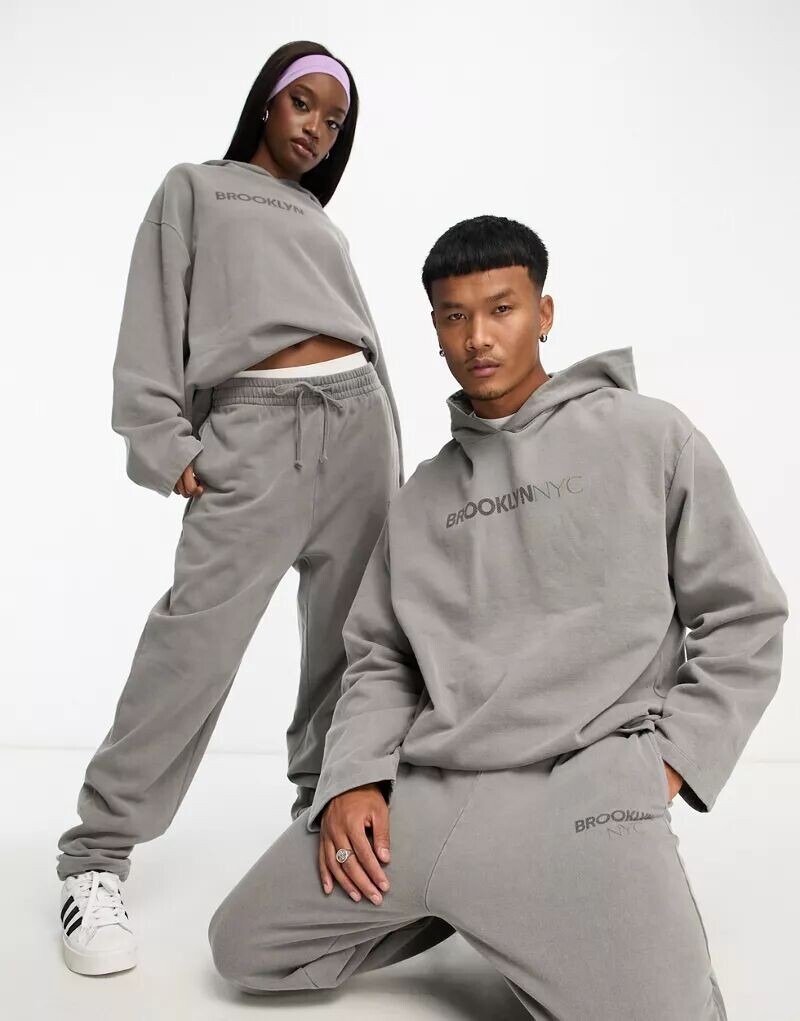 

Объемная толстовка унисекс серого цвета с принтом спереди ASOS Design