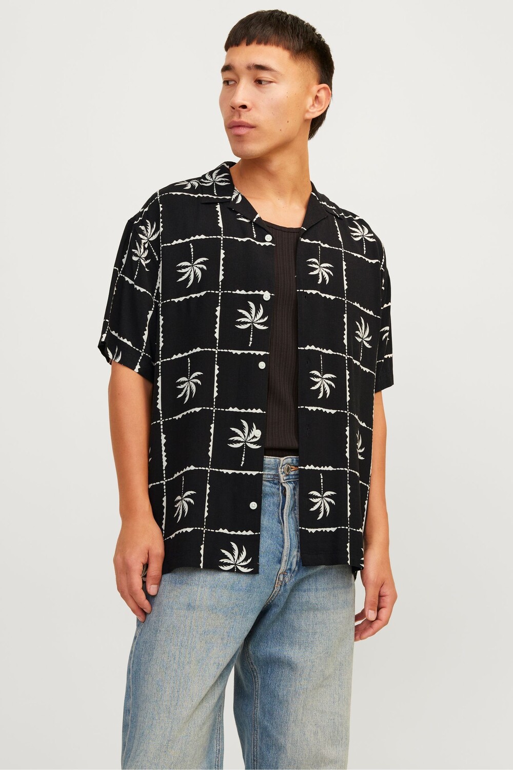 

Летняя рубашка с короткими рукавами и принтом пальм Jack & Jones, черный