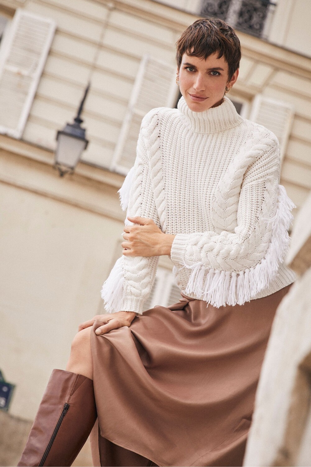 

Белый свитер косой вязки и бахромой Mint Velvet, белый