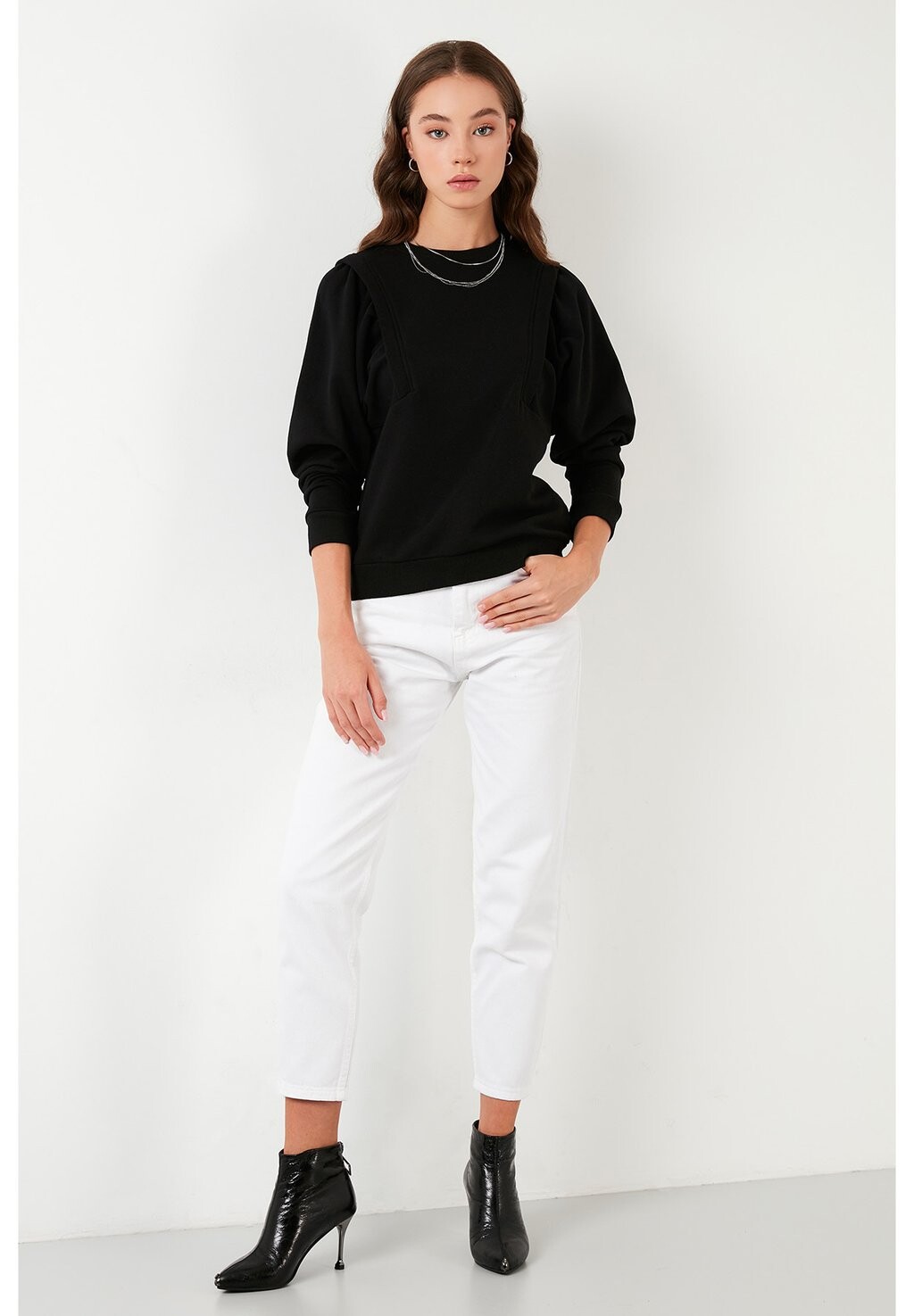

Спортивный свитер REGULAR FIT LELA, черный