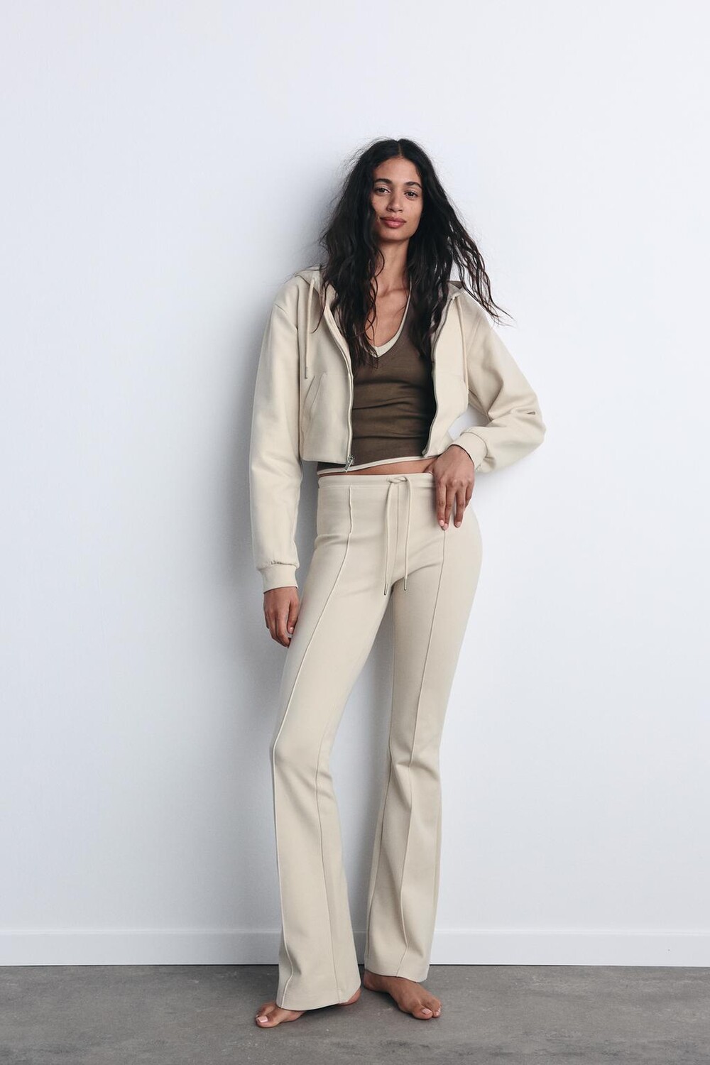 

Брюки классешные, связанные интерлок-строчкой ZARA, экрю