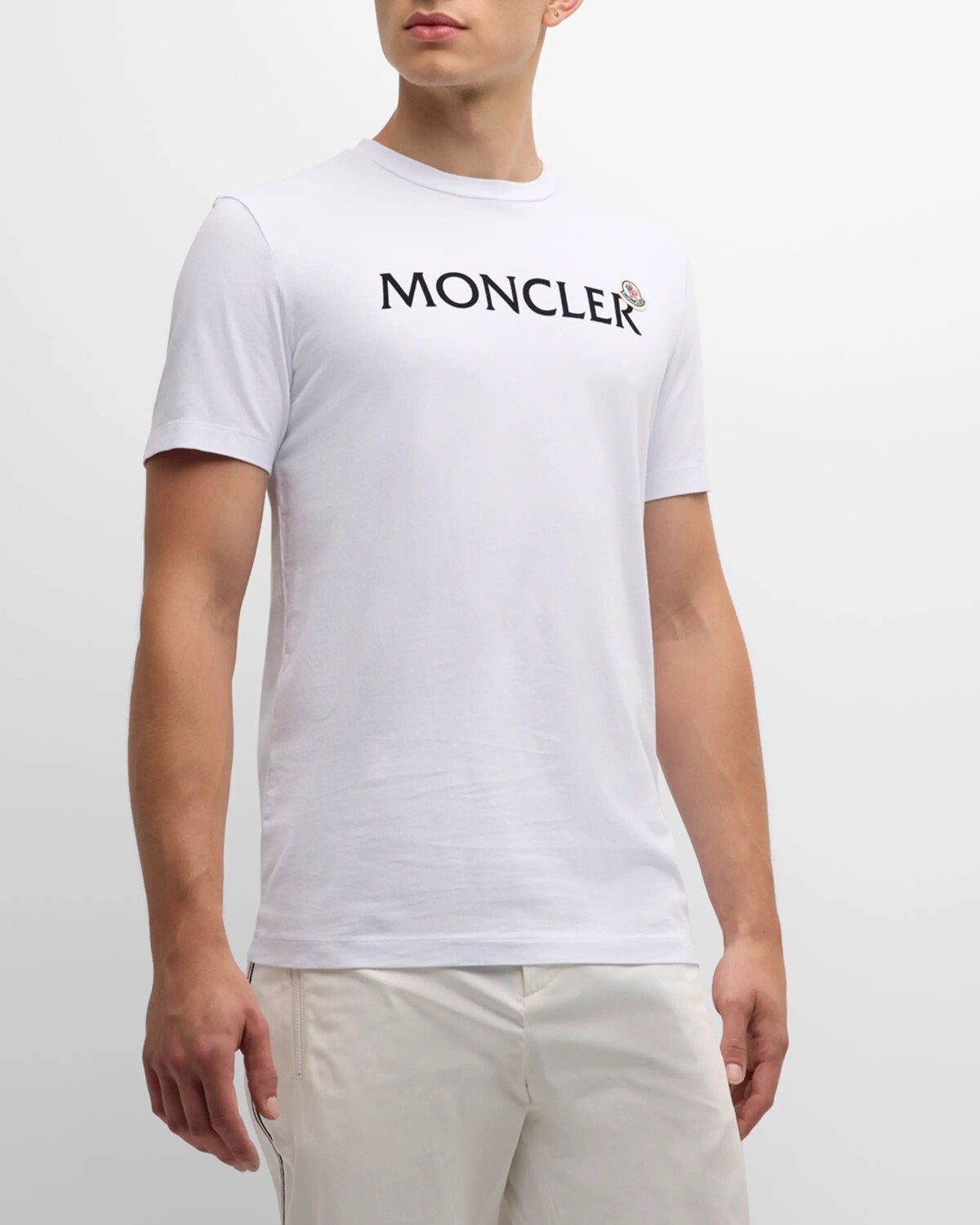 

Мужская футболка с маленьким логотипом Moncler, цвет White