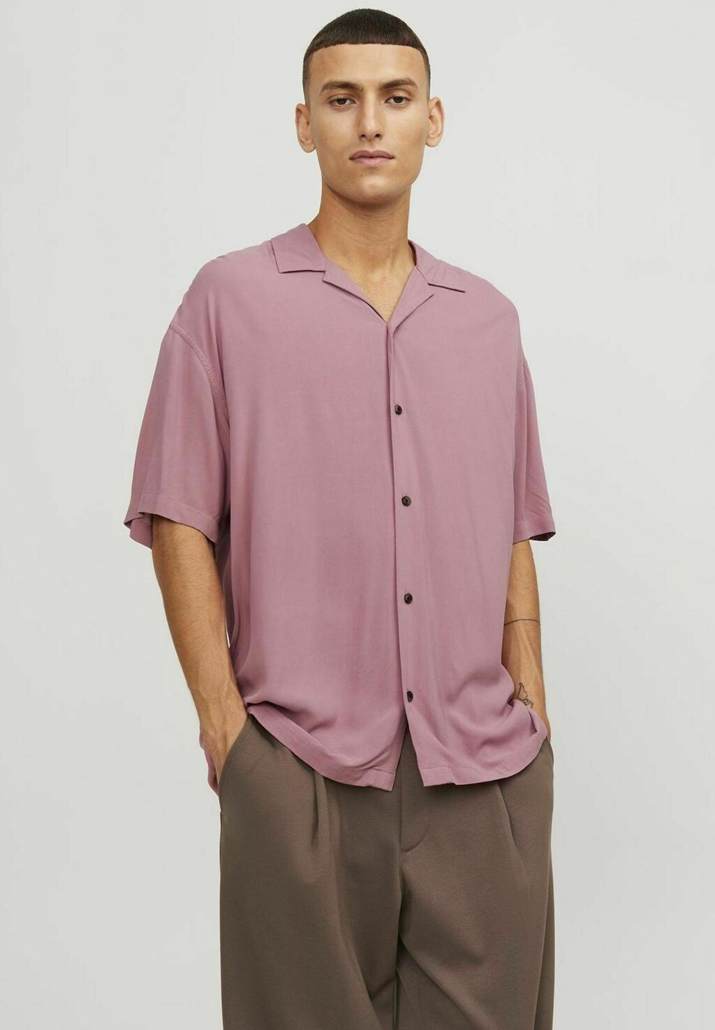 

Рубашка JJEJEFF SOLID RESORT SS SN Jack & Jones, цвет mesa rose