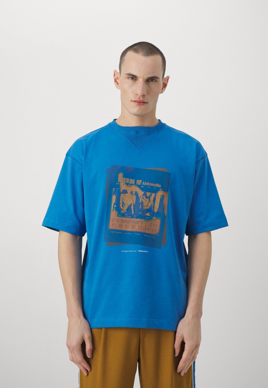 

Футболка с принтом Passport To Freedom Tee Unisex Ahluwalia, синий