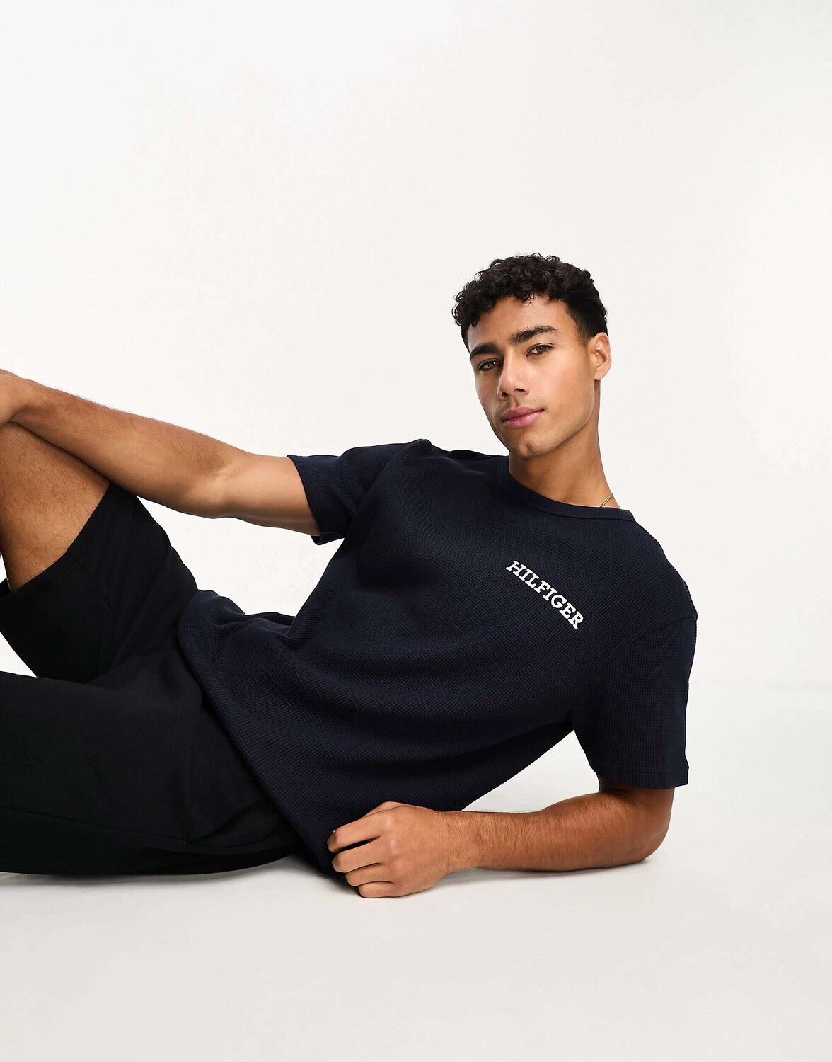 

Темно-синяя футболка с логотипом Tommy Hilfiger, Синий