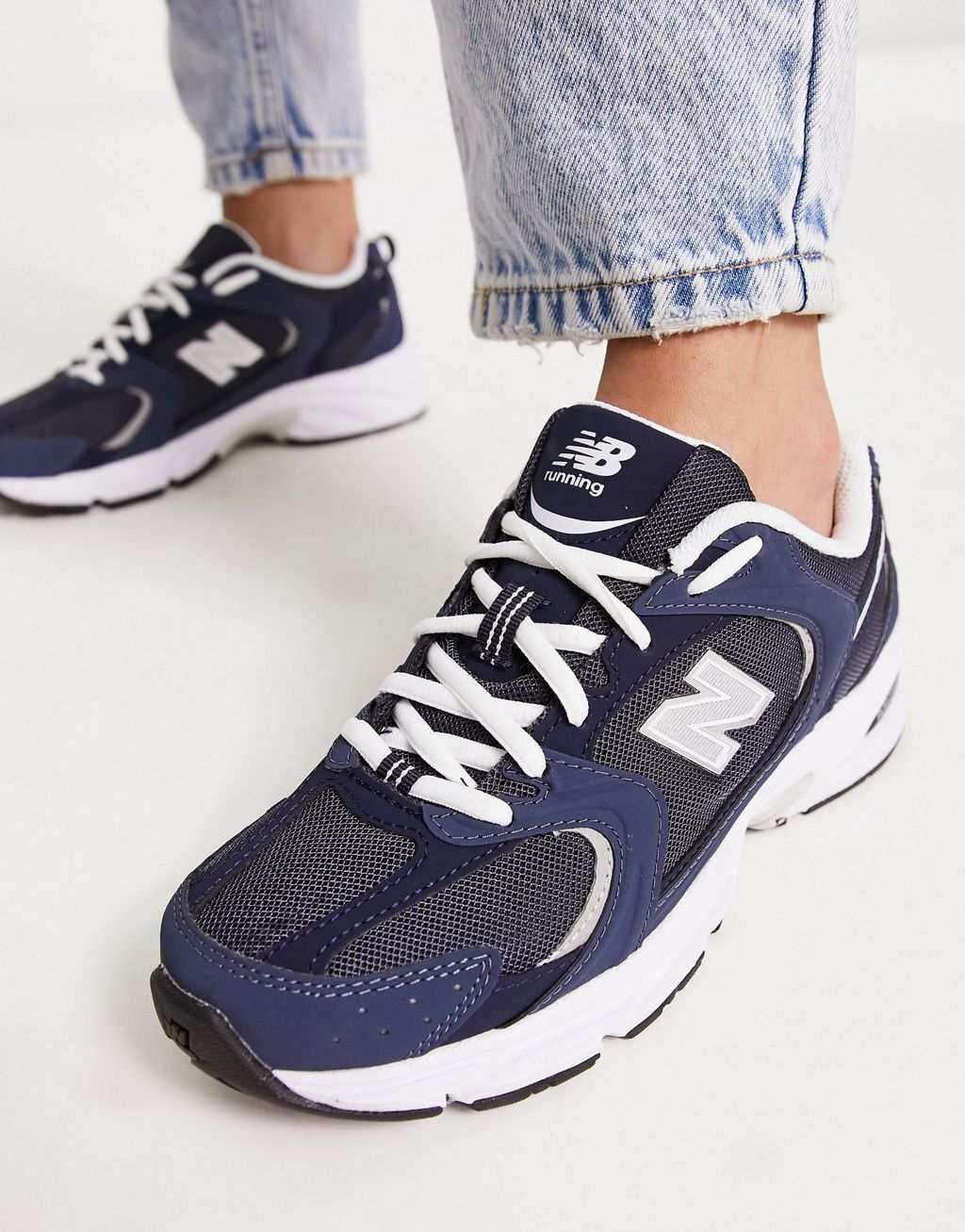 

Темно-синие кроссовки New Balance 530