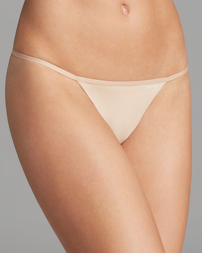 

Гладкие стринги Calvin Klein