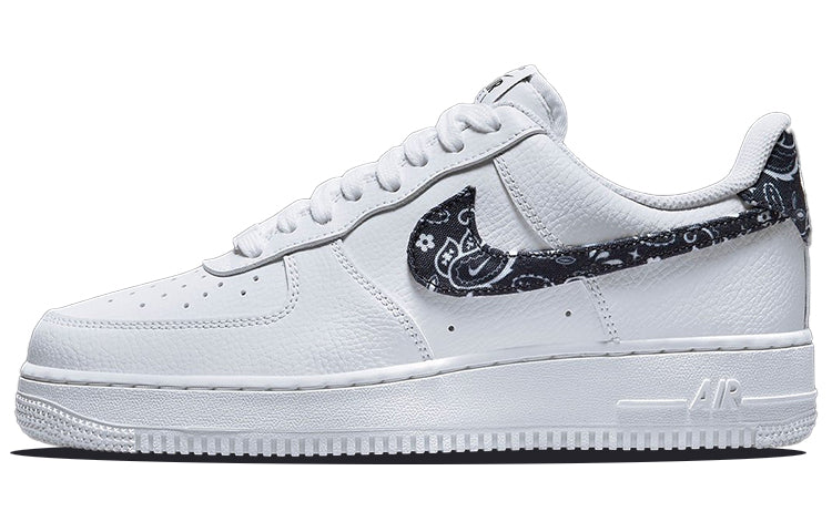 

Кроссовки Nike Air Force 1 Low 07 Essential женские, белый / черный