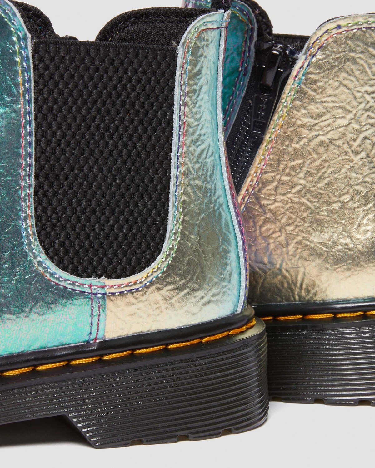 

Кожаные ботинки на шнуровке Junior 2976 Rainbow с мятой отделкой Dr. Martens