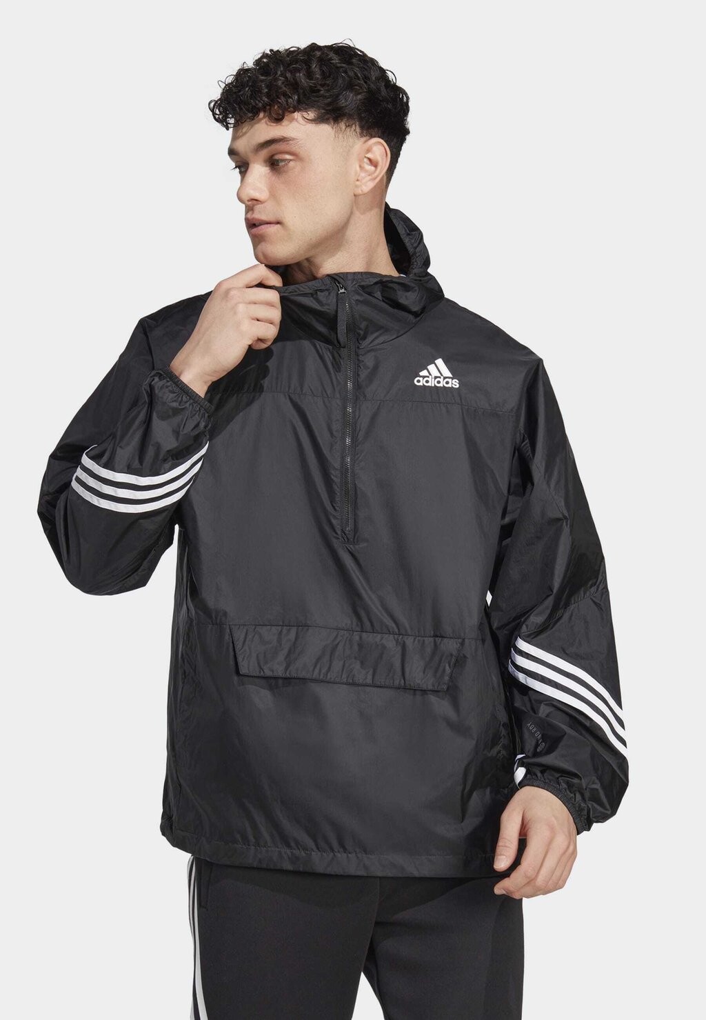 

Ветровка Adidas
