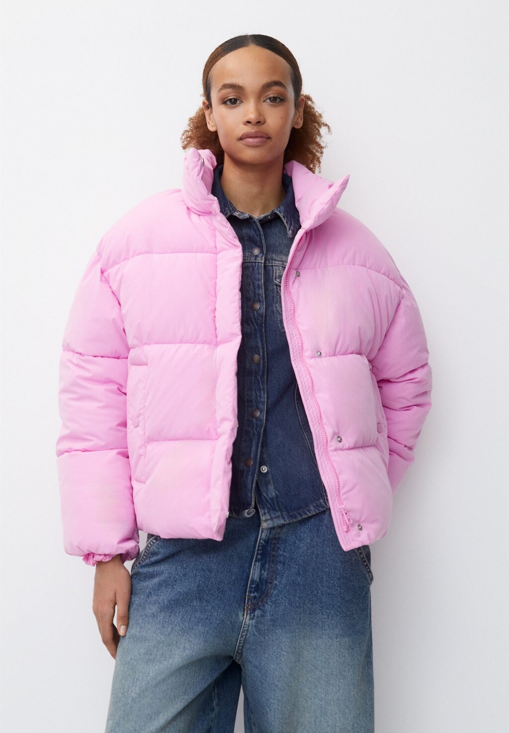 

Куртка зимняя PUFFER WITH A FUNNEL COLLAR PULL&BEAR, цвет pink