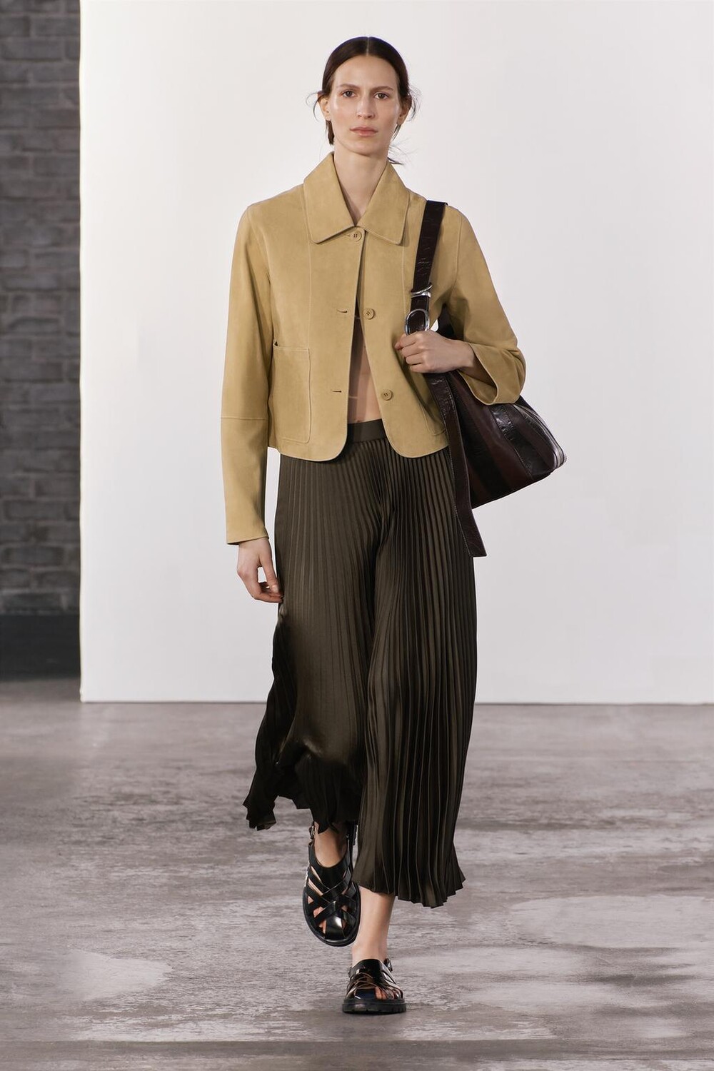 

Атласная юбка плиссированная ZARA, хаки