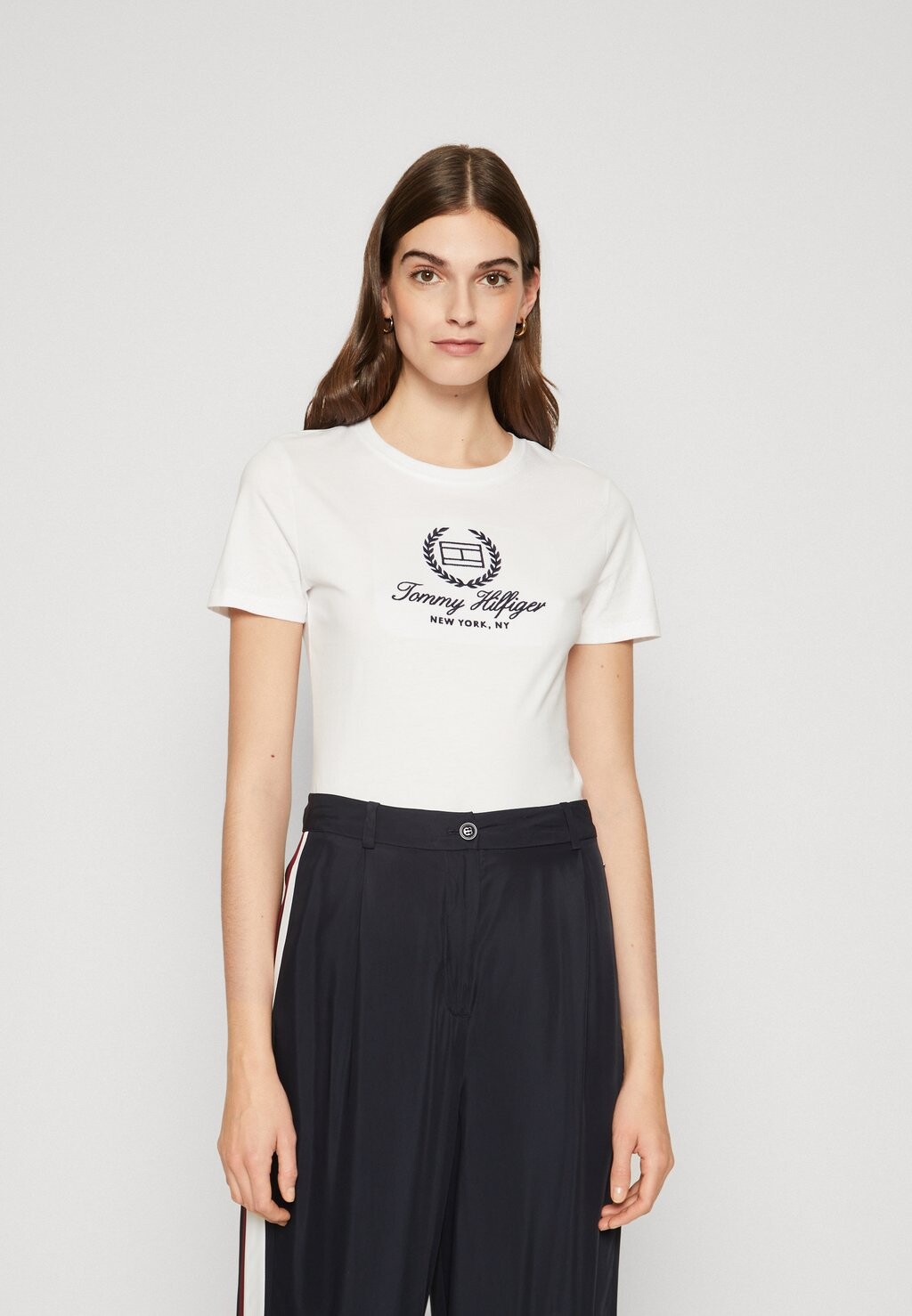 

Футболка с принтом FLAG SCRIPT Tommy Hilfiger, белый