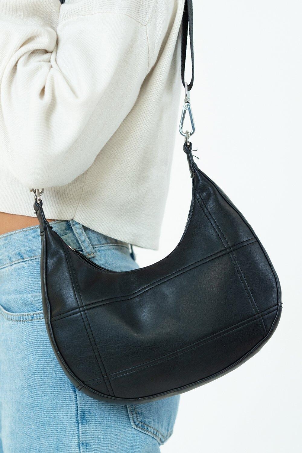

Стеганая сумка через плечо из полиуретана изогнутой формы My Accessories London, черный