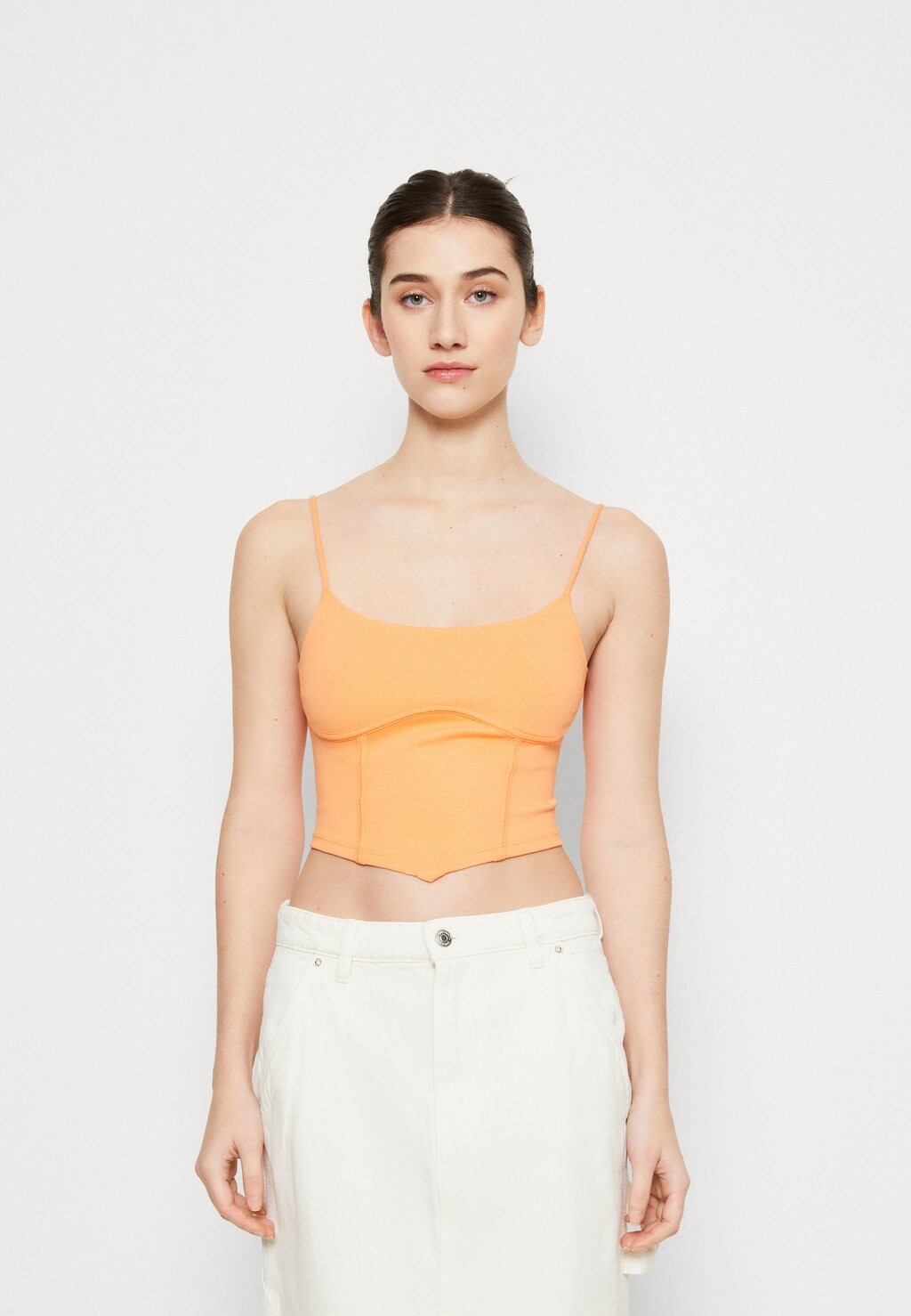 

Топ Gina Tricot
