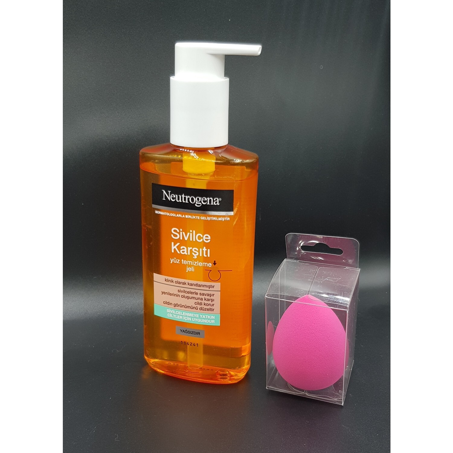 

Гель для умывания Facial Cleansing Gel 200 мл + Спонж для макияжа Neutrogena