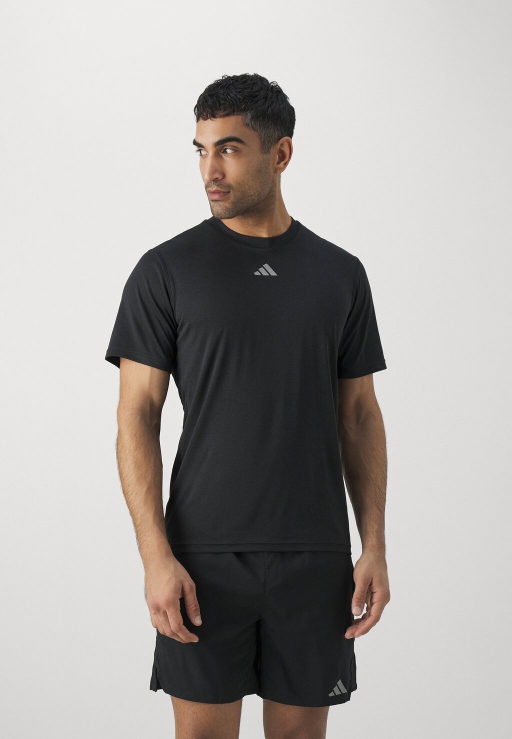 

Спортивная футболка HIIT WORKOUT 3 STRIPES adidas Performance, цвет black