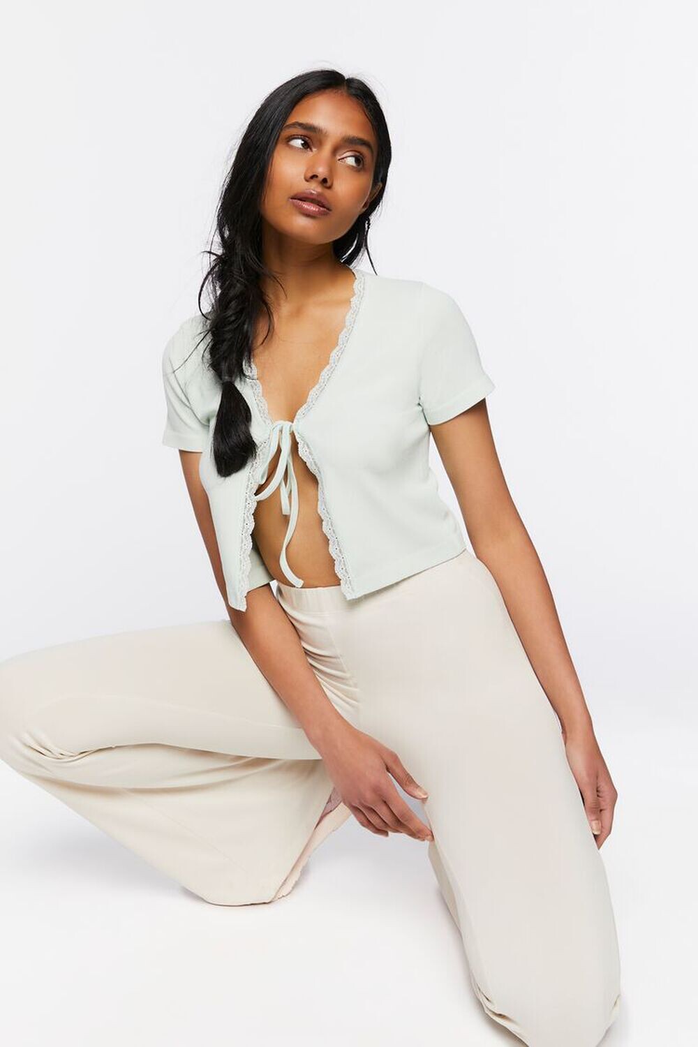

Бесшовный укороченный топ с завязками спереди Forever 21