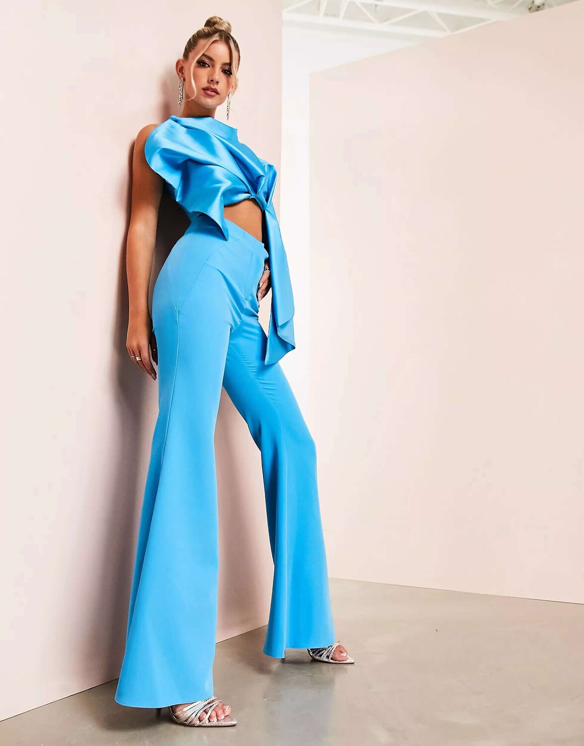 

Синие атласные брюки синего цвета ASOS LUXE, Синий