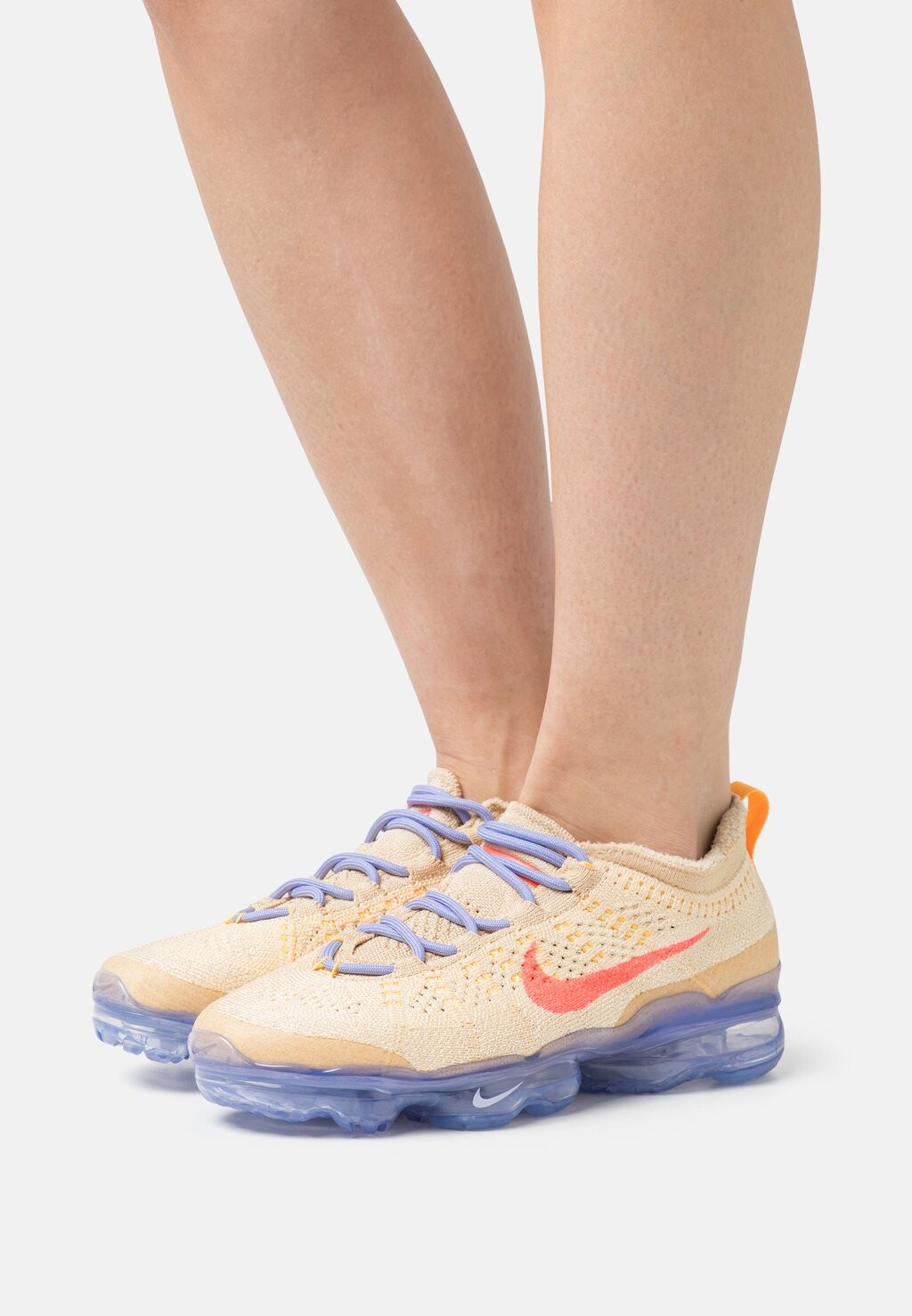 

Кроссовки Nike Air Vapormax 2023, бледная ваниль / морской коралл