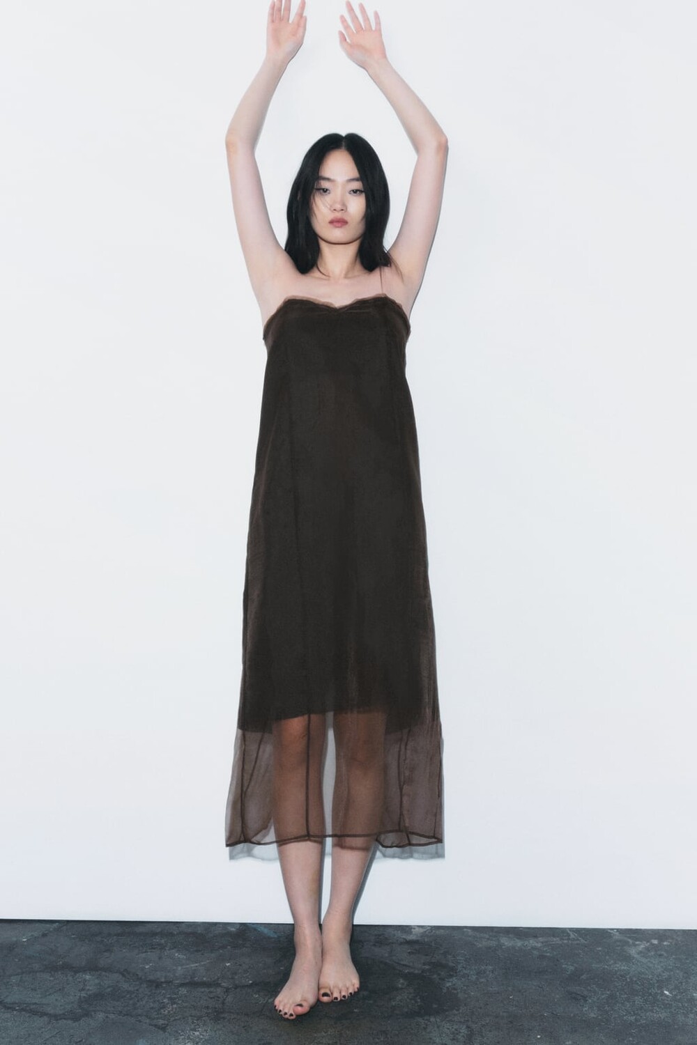 

Платье из органзы с вырезом в сердце ZARA, коричневый
