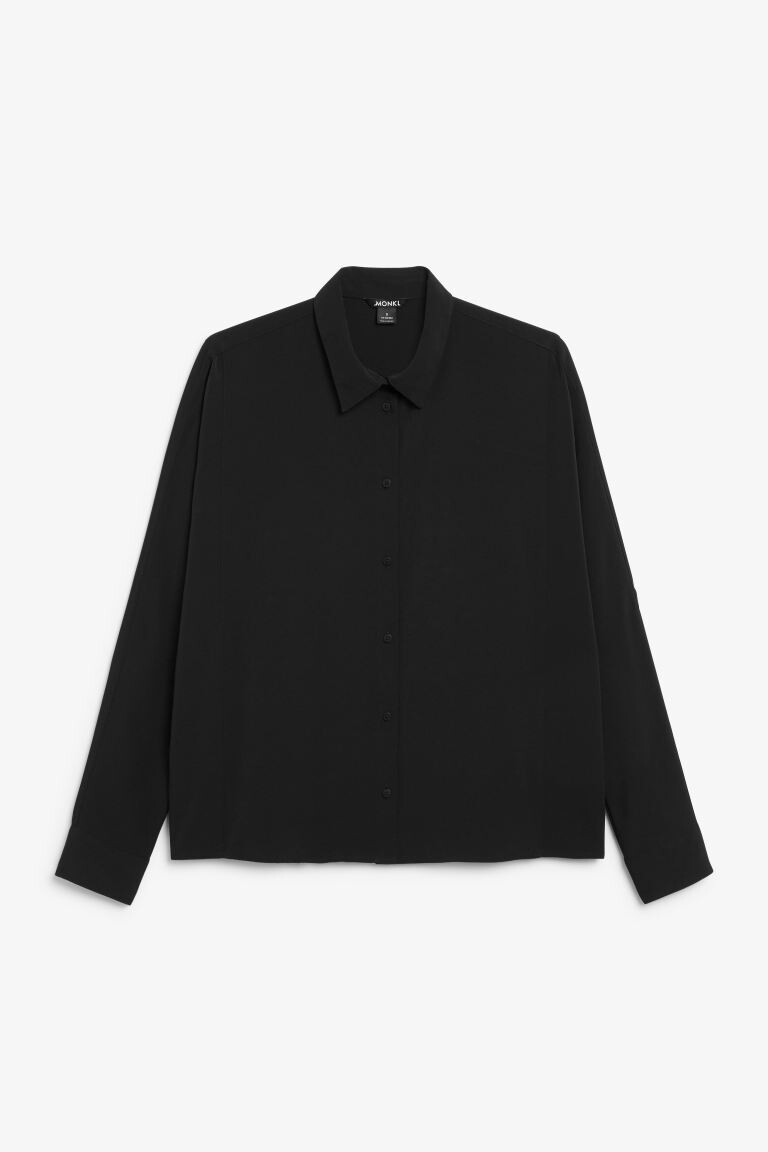 

Струящаяся блузка с застежкой на пуговицы Monki