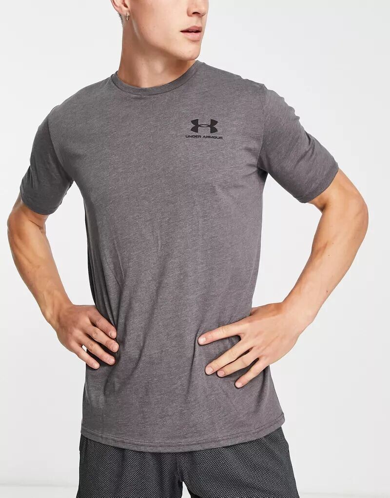 

Темно-серая футболка с логотипом в тон Under Armour