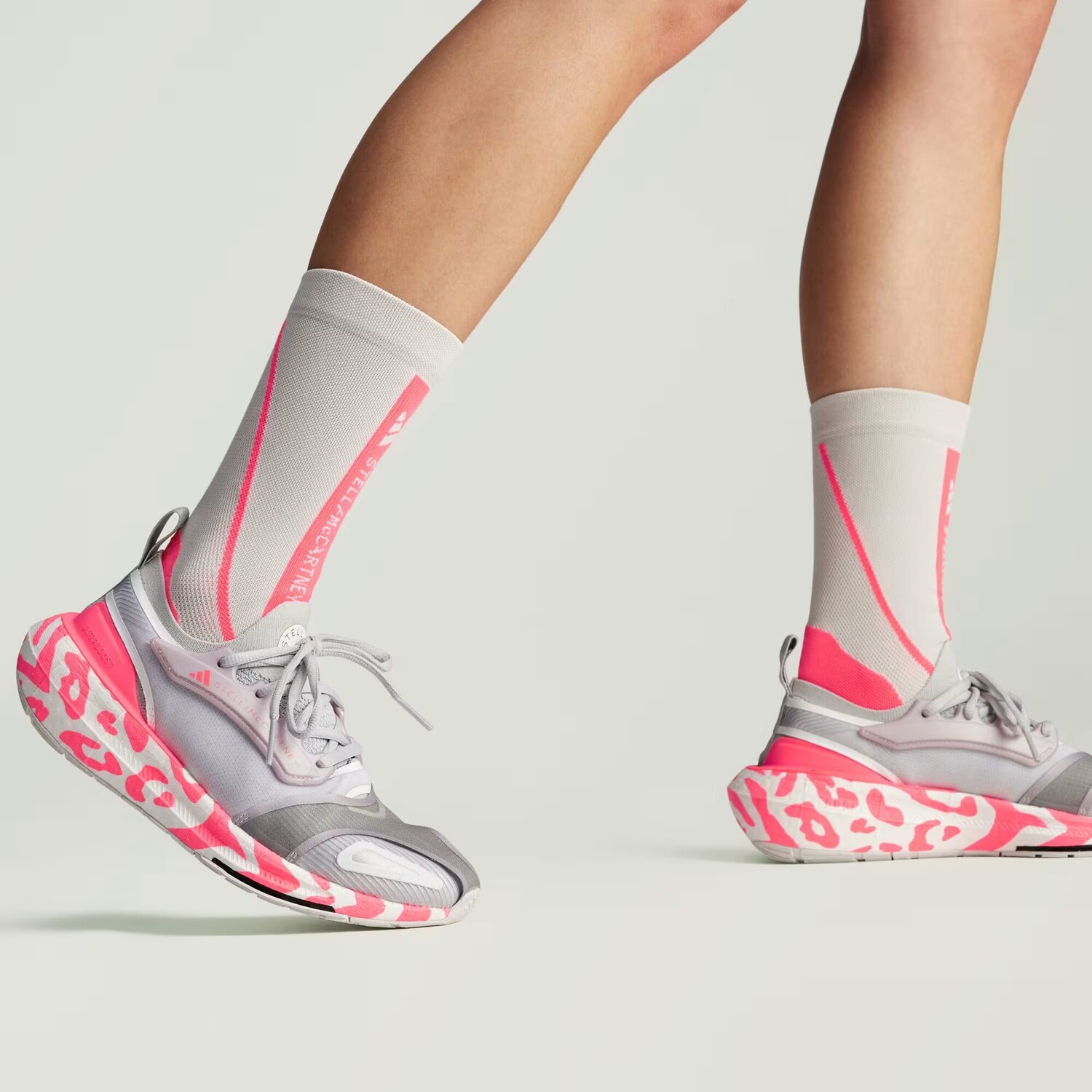 

Носки by Stella McCartney Crew Adidas, цвет Chalk Pearl/Signal Pink/Chalk Pearl