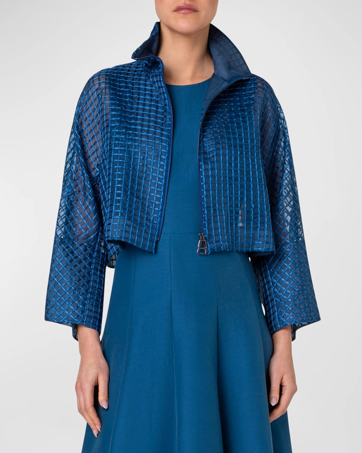 

Укороченная куртка на молнии Mimi Grid с вышивкой Akris, цвет Medium Denim