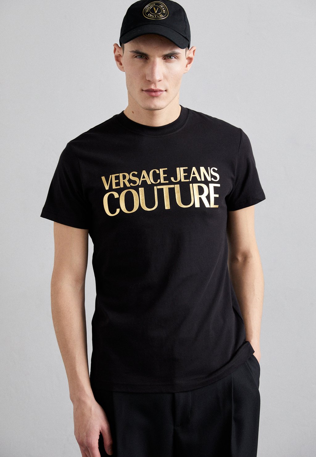 Футболка с принтом Logo Versace Jeans Couture, цвет black/gold футболка с принтом logo versace jeans couture цвет white gold coloured