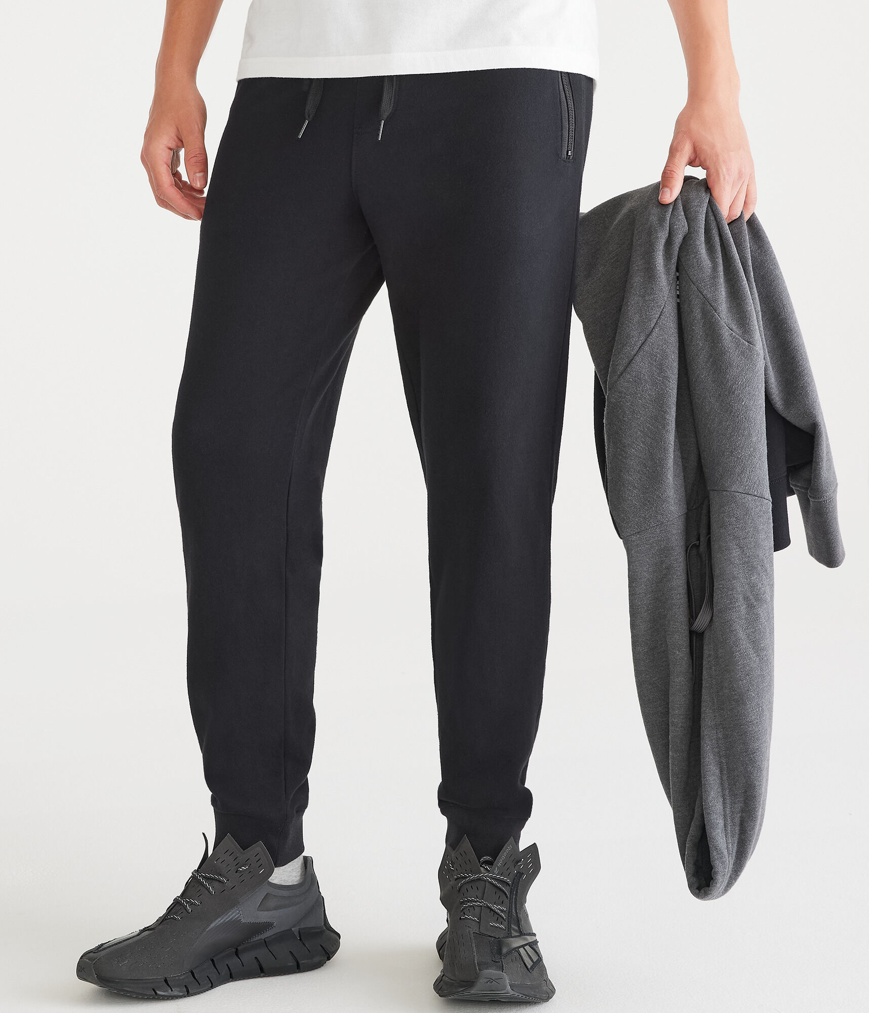 цена Однотонные спортивные штаны для джоггеров Aeropostale, черный